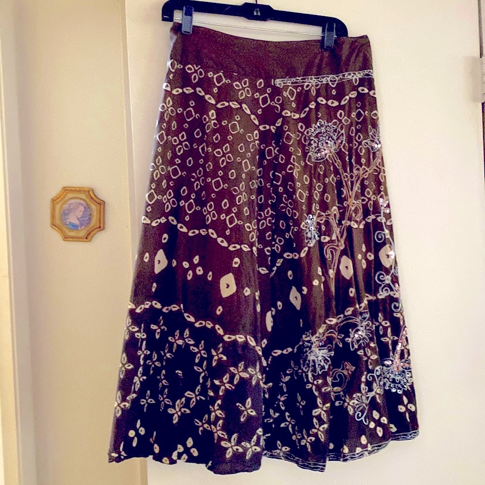 Autograph.  New York.  100% brown, printed and sequined skirt.